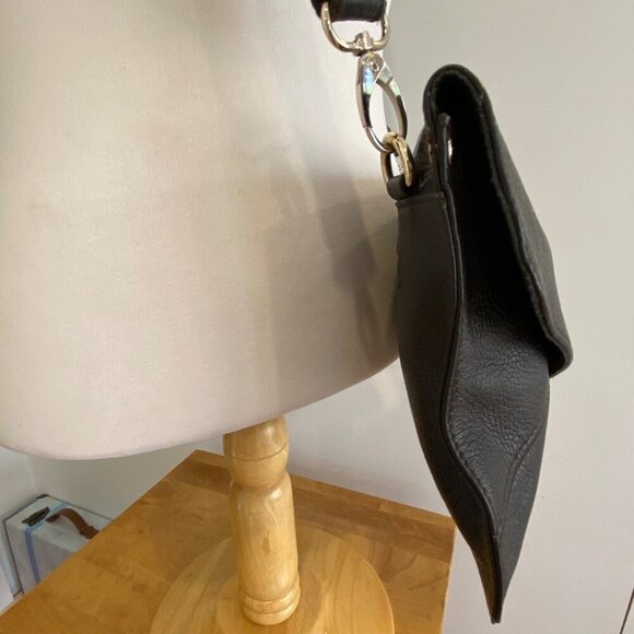 G.M. Shi Jia Black Pebbled Leather Crossbody Bag With Adjustable Strap & Secure - Picture 5 of 13